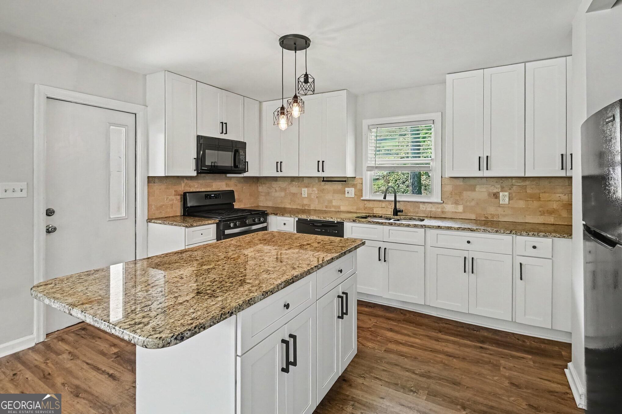 1288 Dot Street Property Photo 6