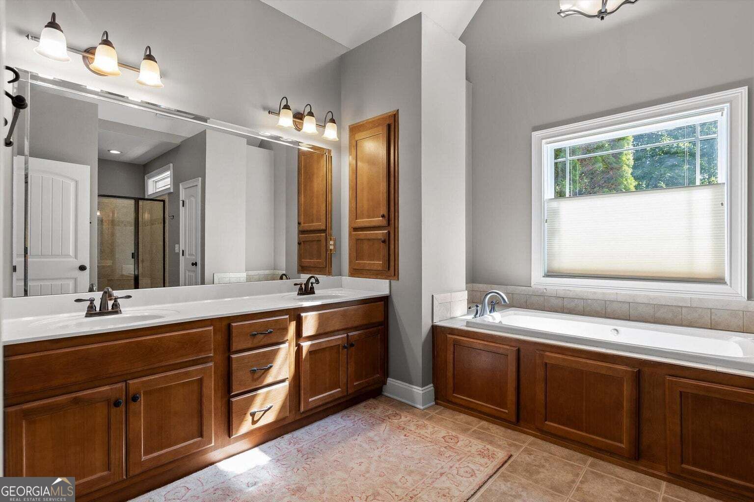678 Cherokee Lake Drive Property Photo 4