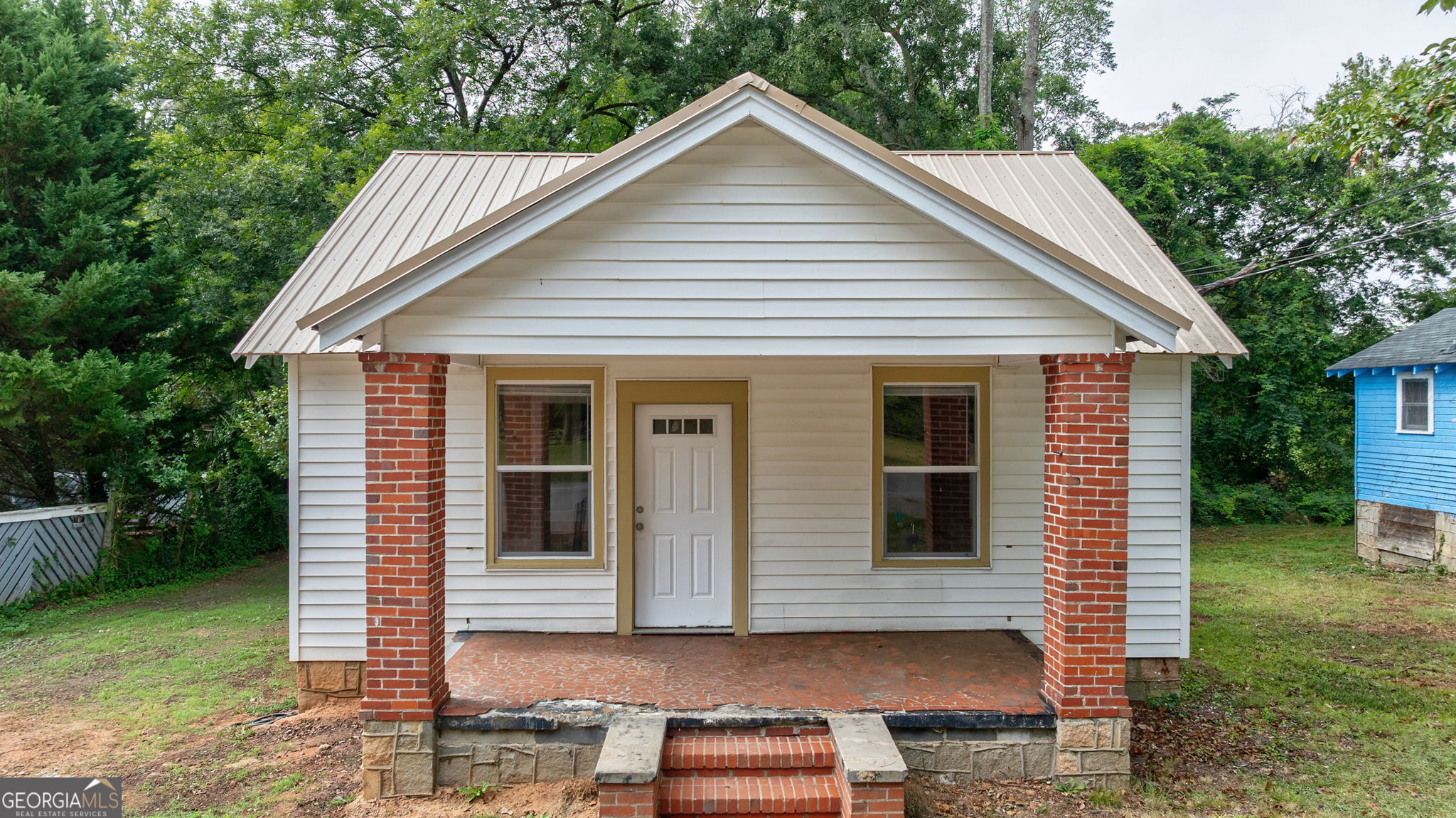17 Oak Street Property Photo 1