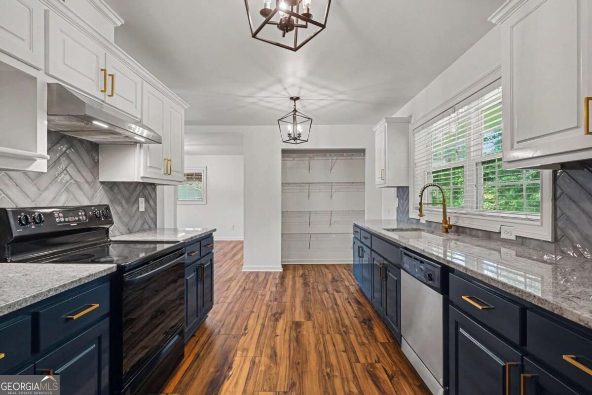 312 W Downing Court Property Photo 3