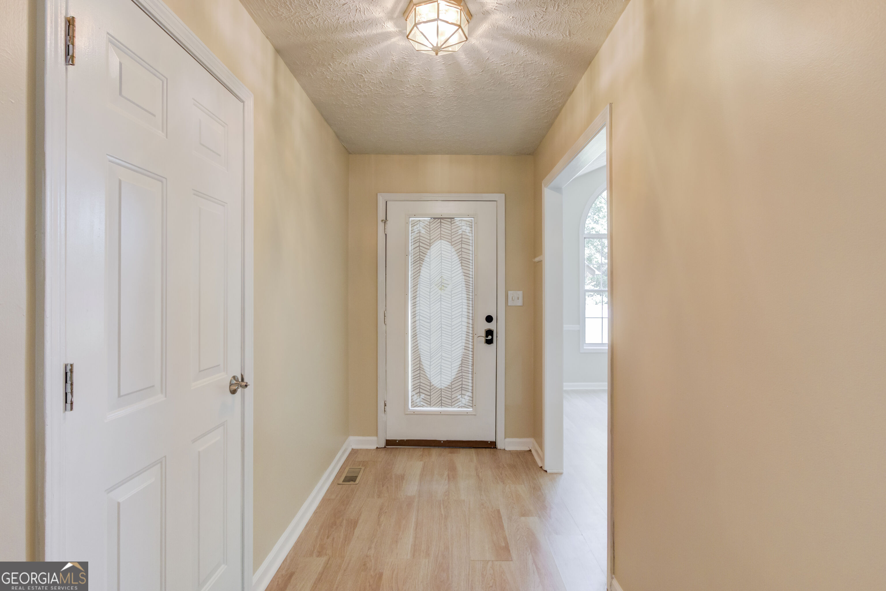 525 Clearwater Place Property Photo 3