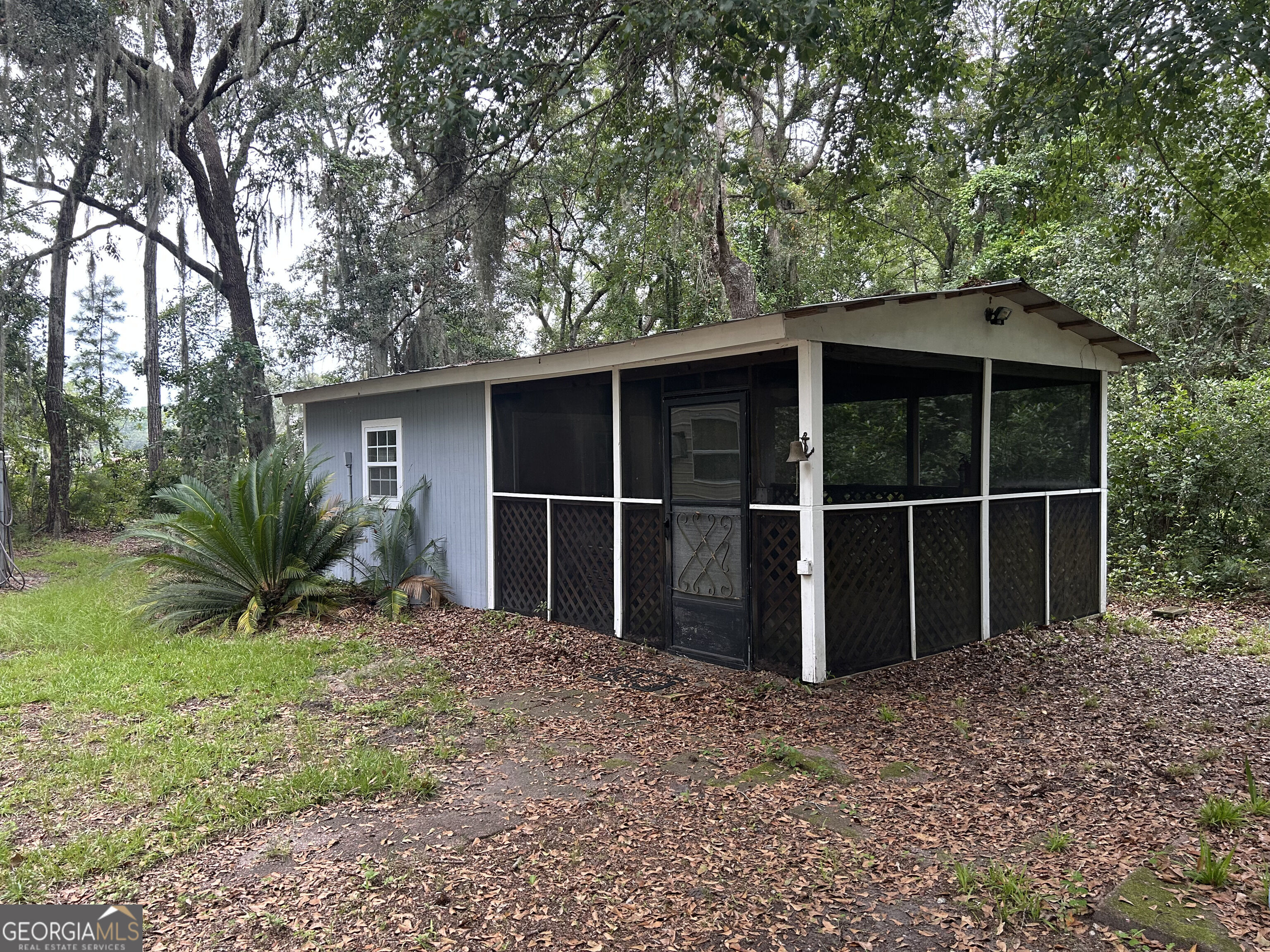 637 Kings Road Property Photo 4