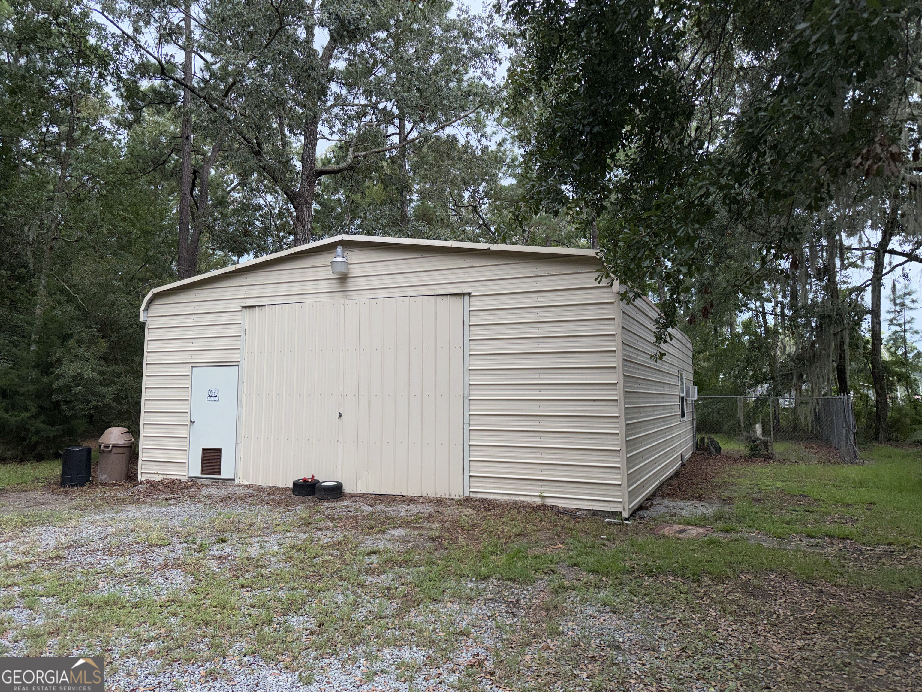 637 Kings Road Property Photo 5