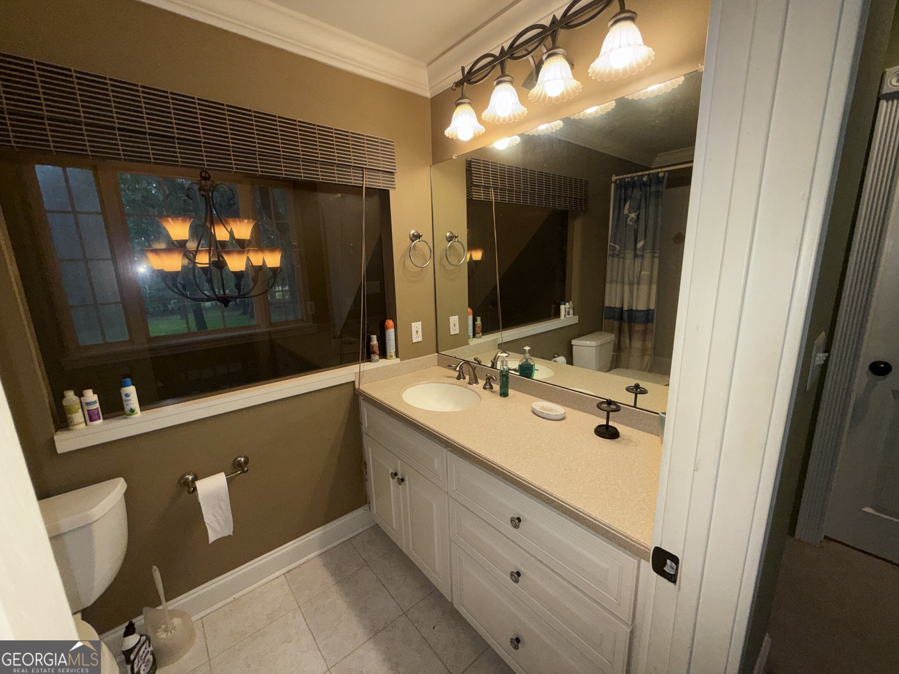 637 Kings Road Property Photo 15