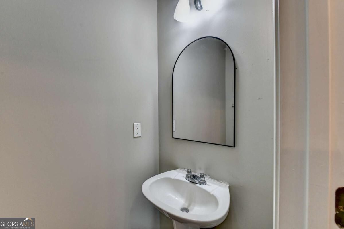 2152 Executive Drive Property Photo 6