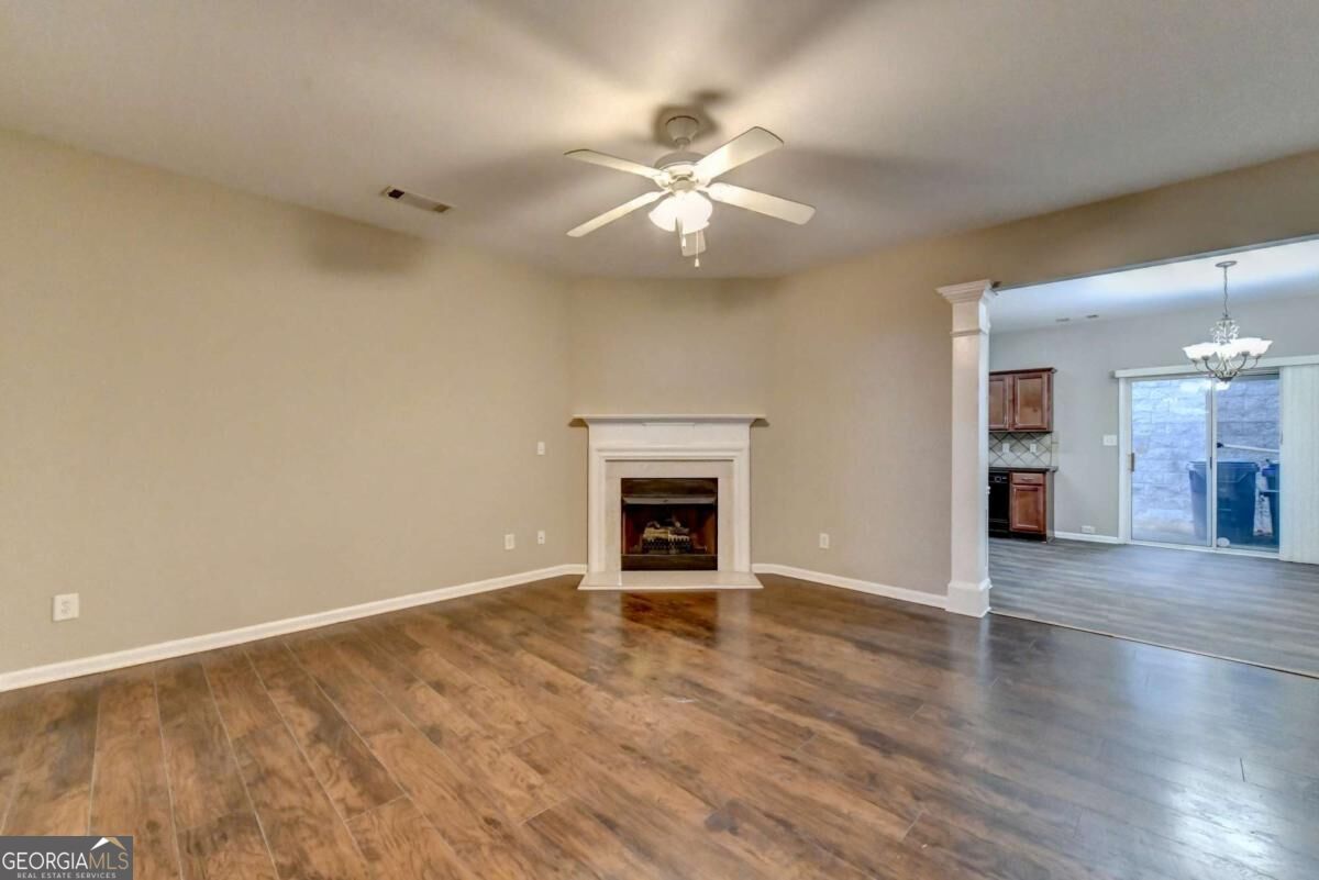 2152 Executive Drive Property Photo 7