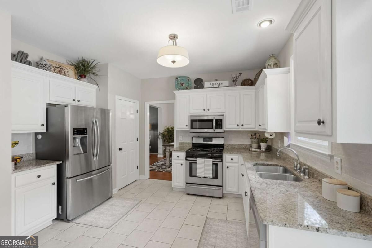940 River Cove Drive Property Photo 17