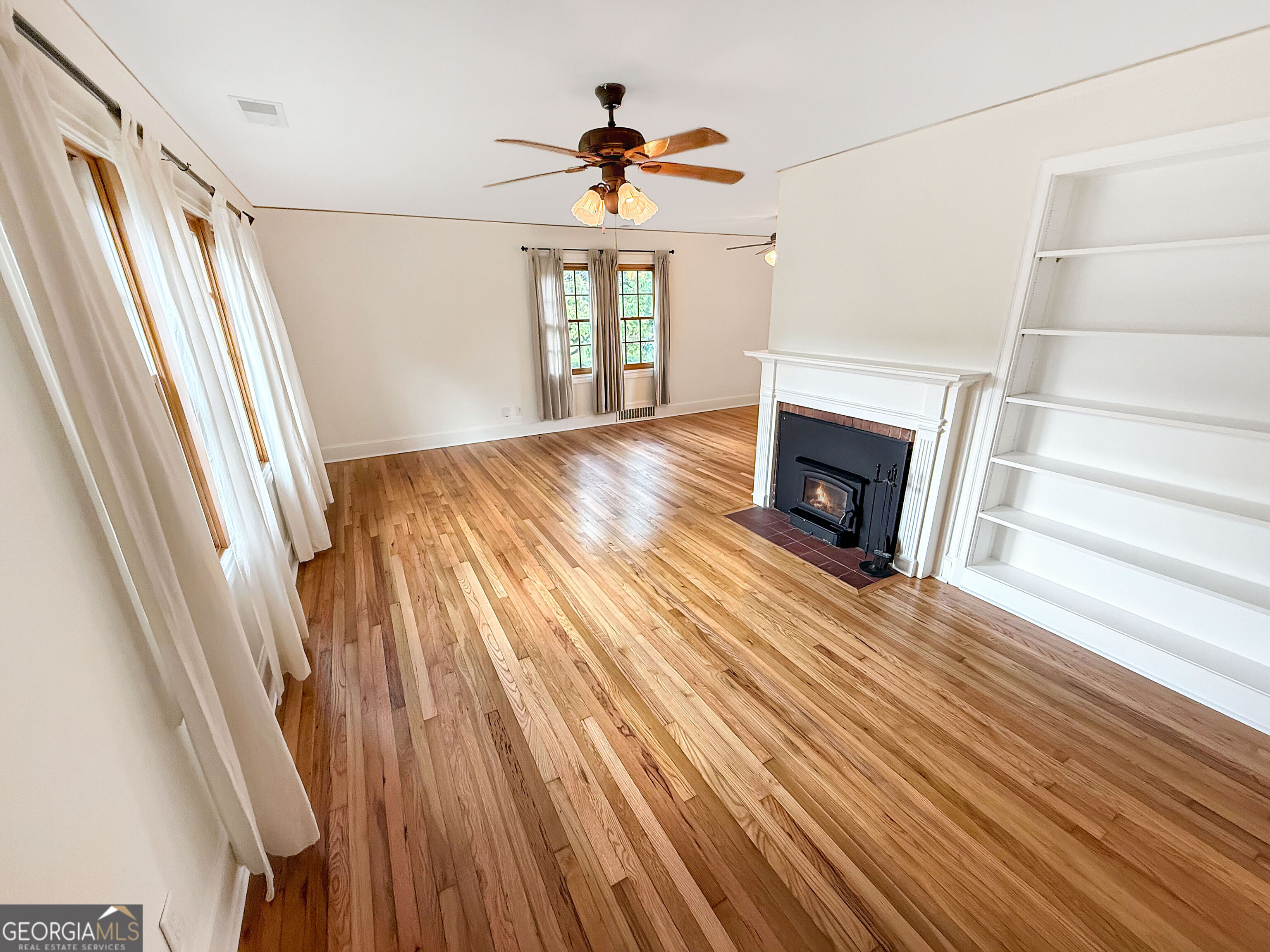155 Windsor Court Property Photo 3
