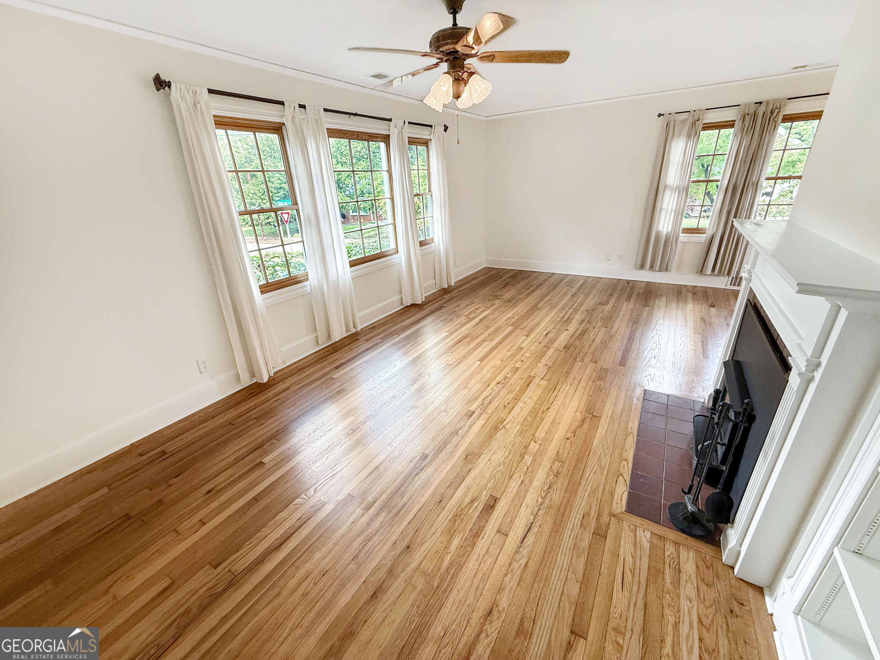155 Windsor Court Property Photo 4