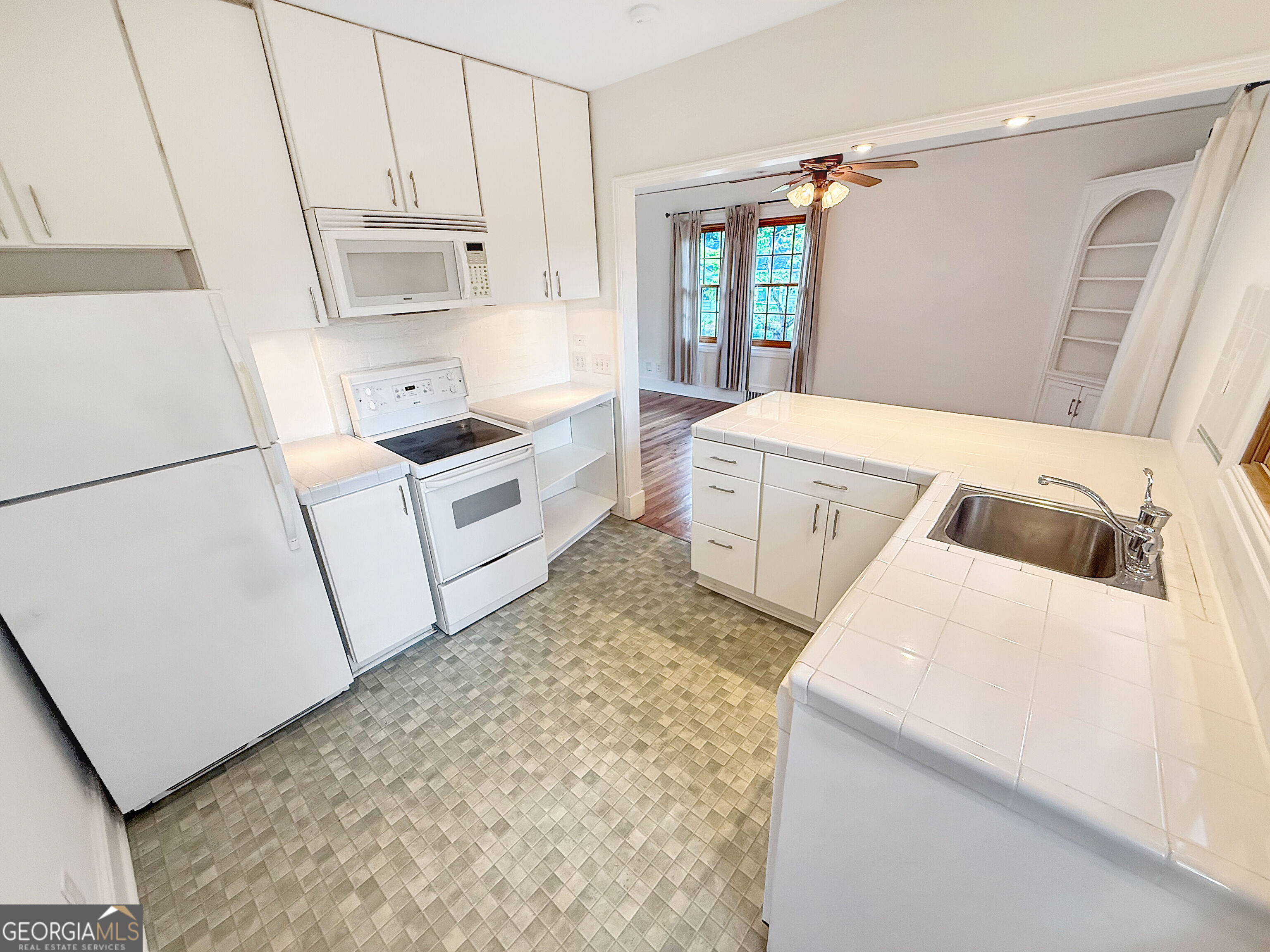 155 Windsor Court Property Photo 8