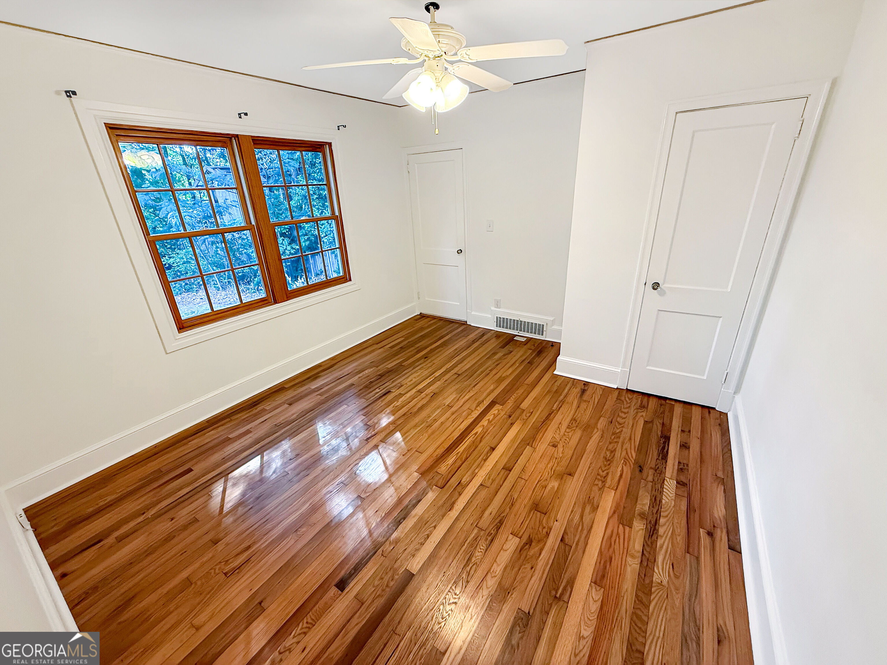 155 Windsor Court Property Photo 13