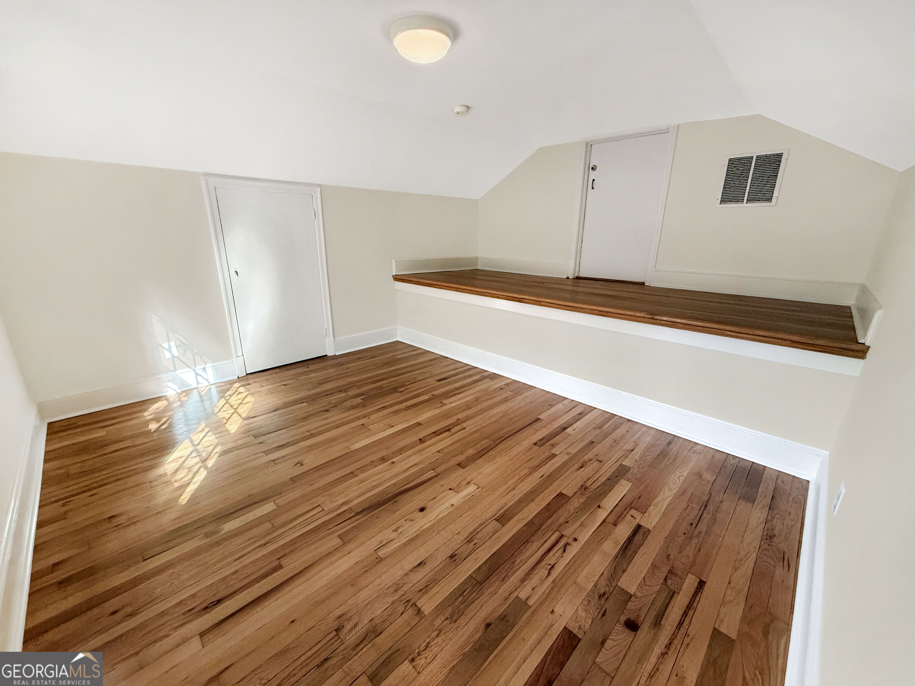 155 Windsor Court Property Photo 15