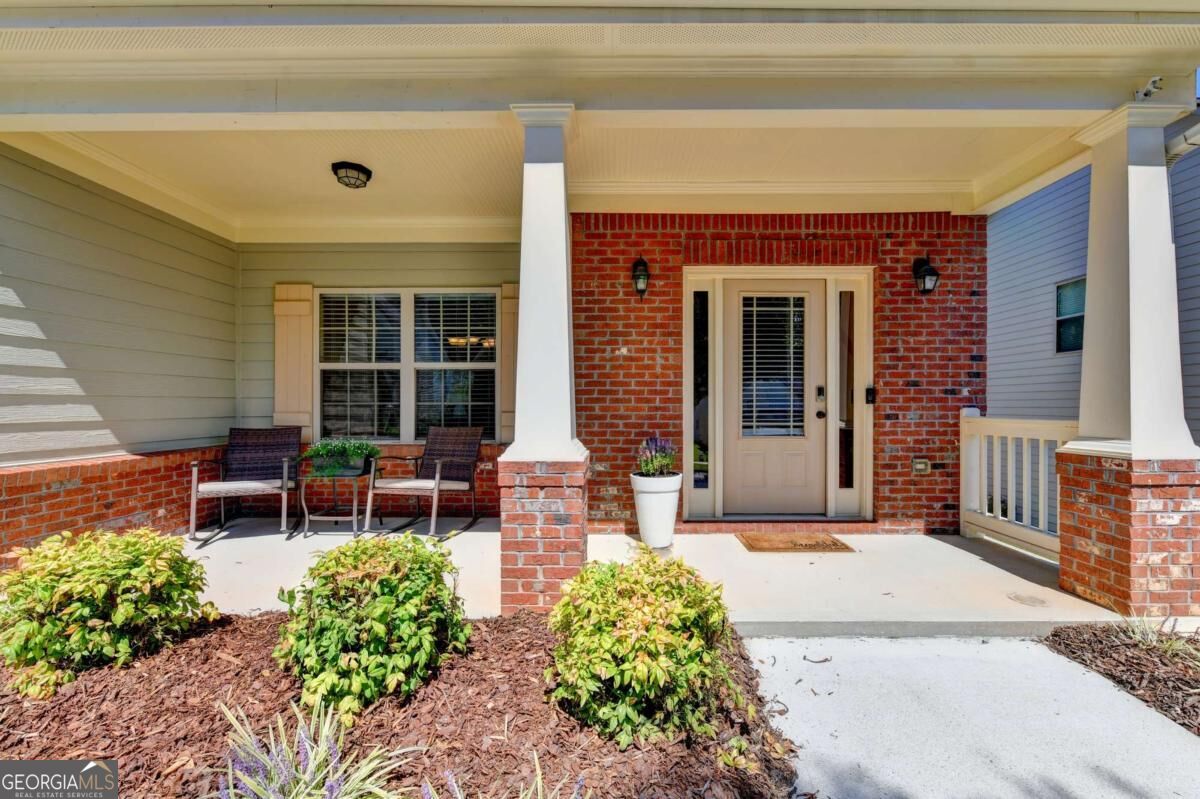 5691 Crest Hill Drive Property Photo 2