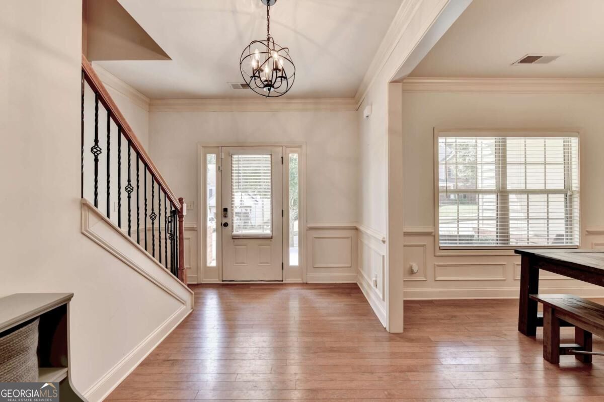 5691 Crest Hill Drive Property Photo 3