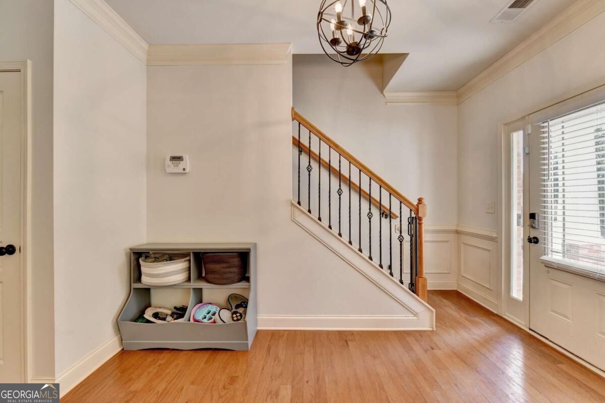 5691 Crest Hill Drive Property Photo 4