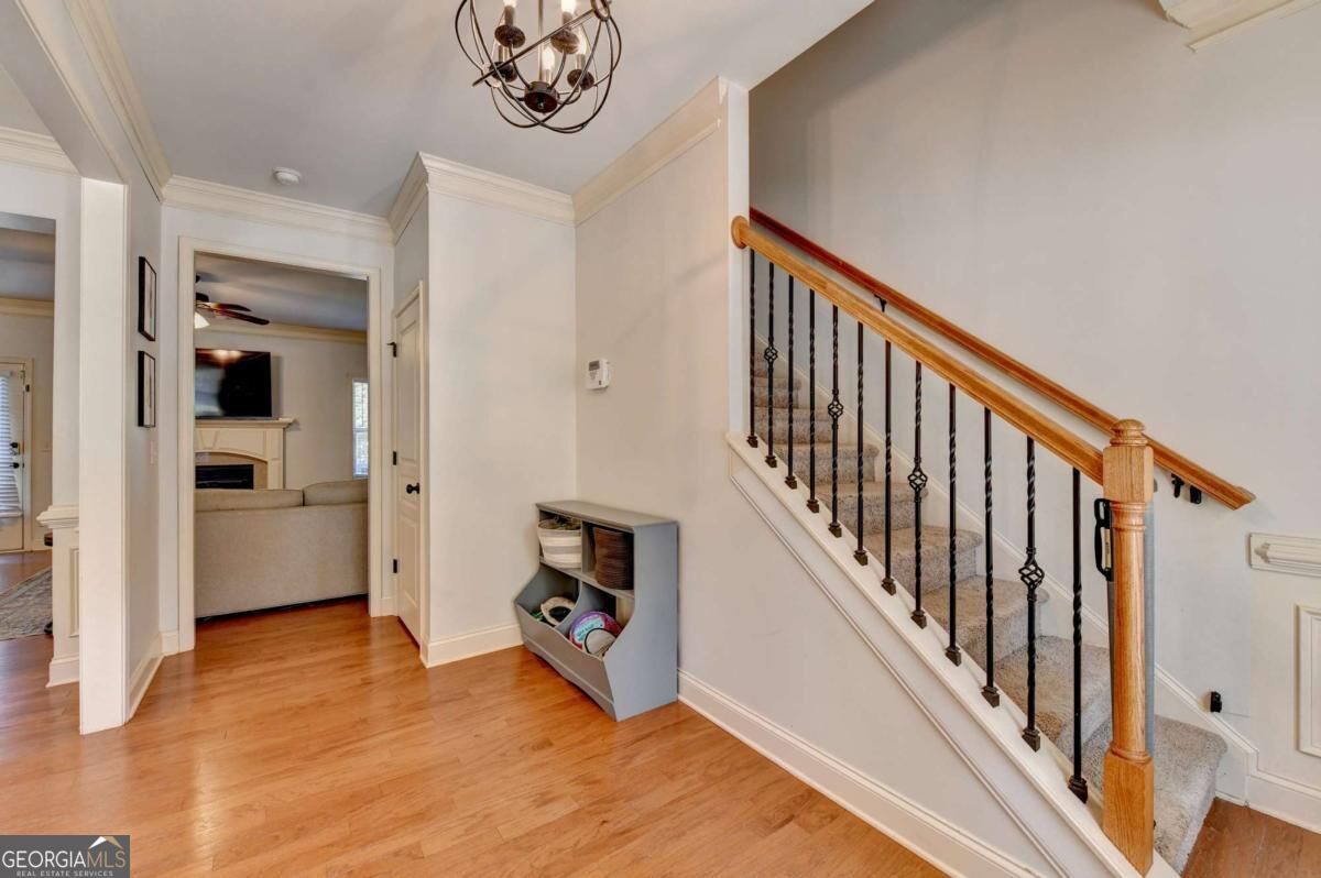 5691 Crest Hill Drive Property Photo 5