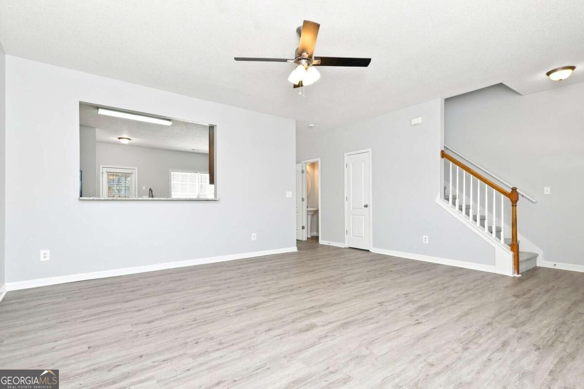 8643 Thomas Lane Property Photo 4