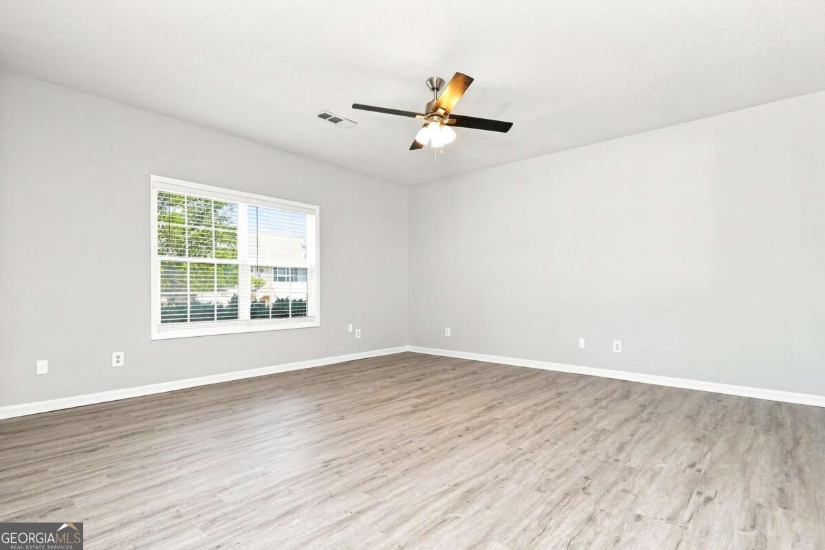 8643 Thomas Lane Property Photo 7
