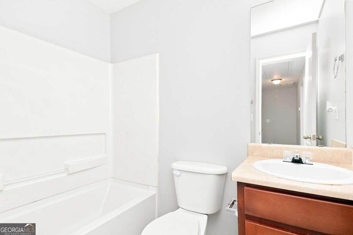 8643 Thomas Lane Property Photo 13