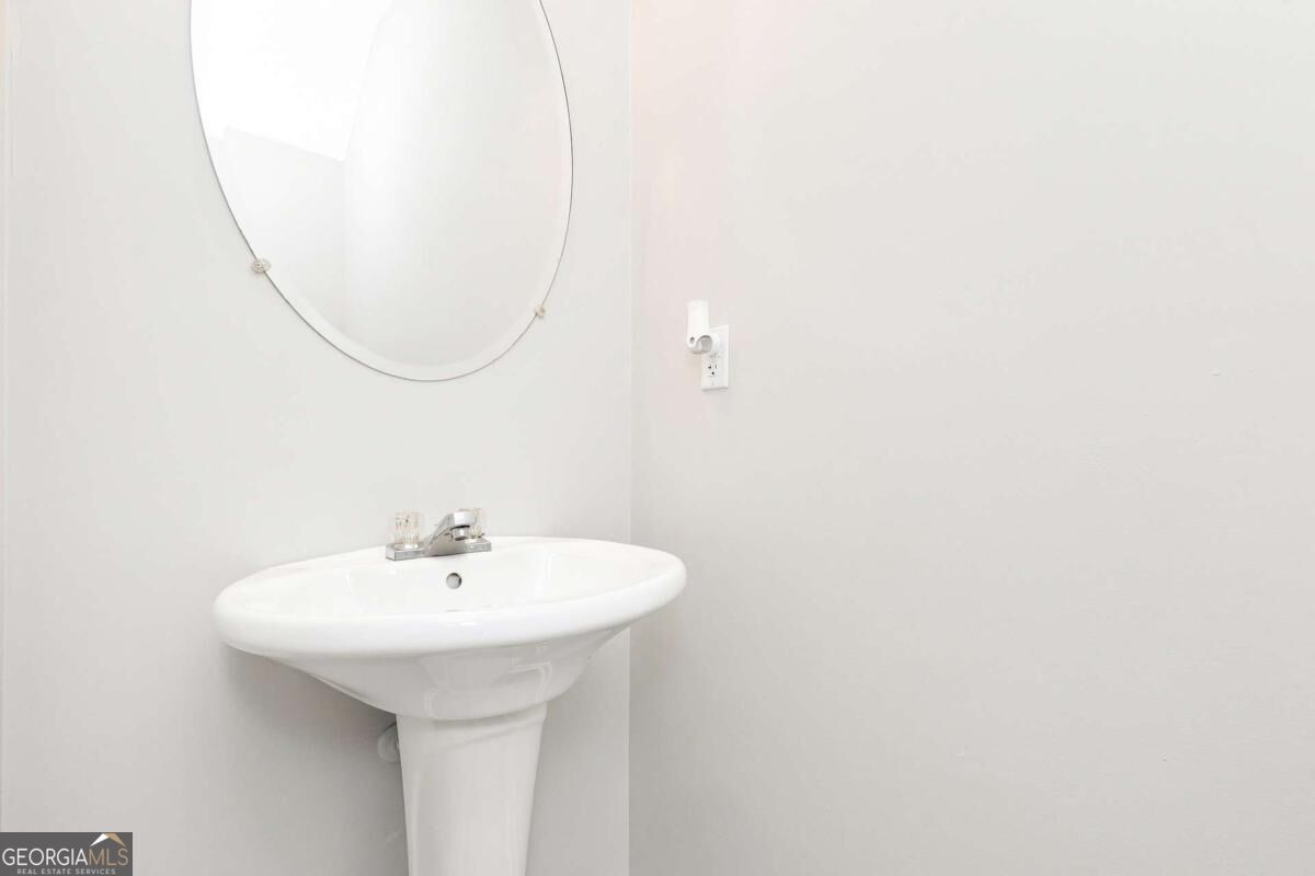 8643 Thomas Lane Property Photo 14