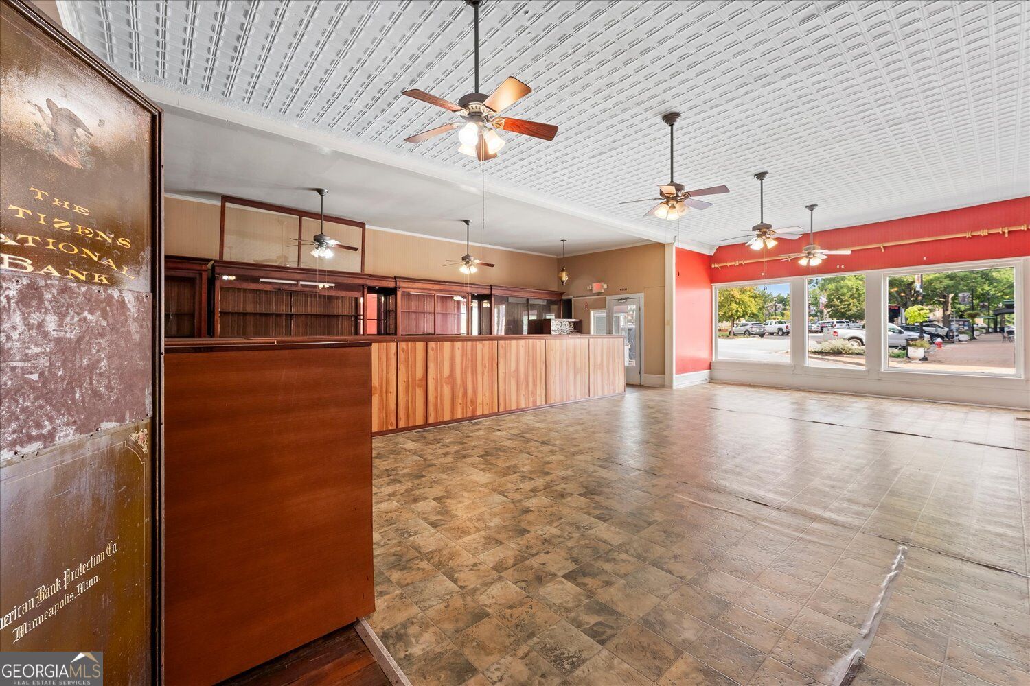 16 E Robert Toombs Avenue Property Photo 6