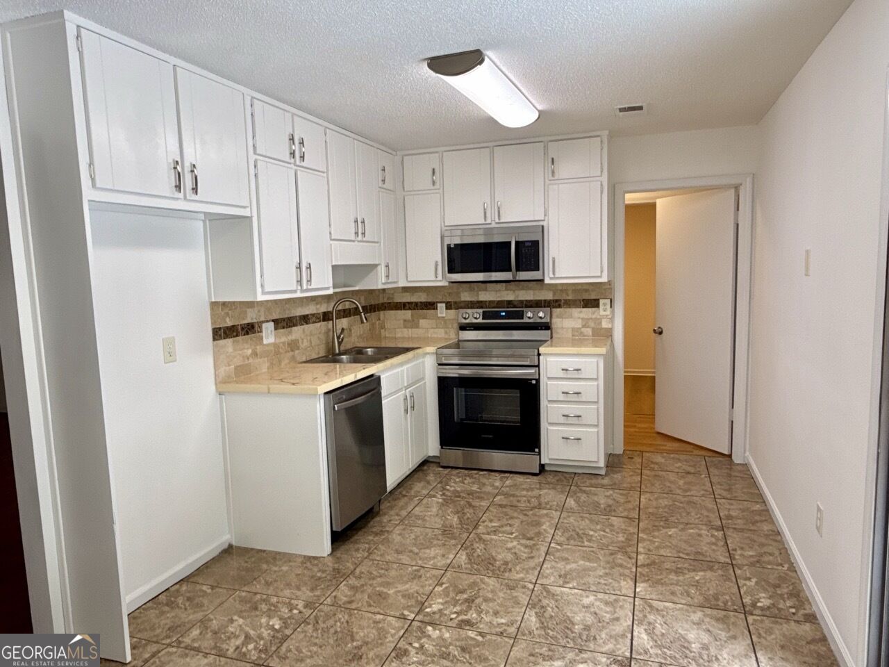 108 Hilltop Circle Property Photo 2