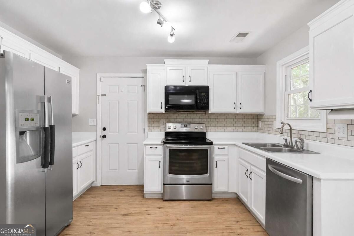 5775 River Ridge Lane Property Photo 3