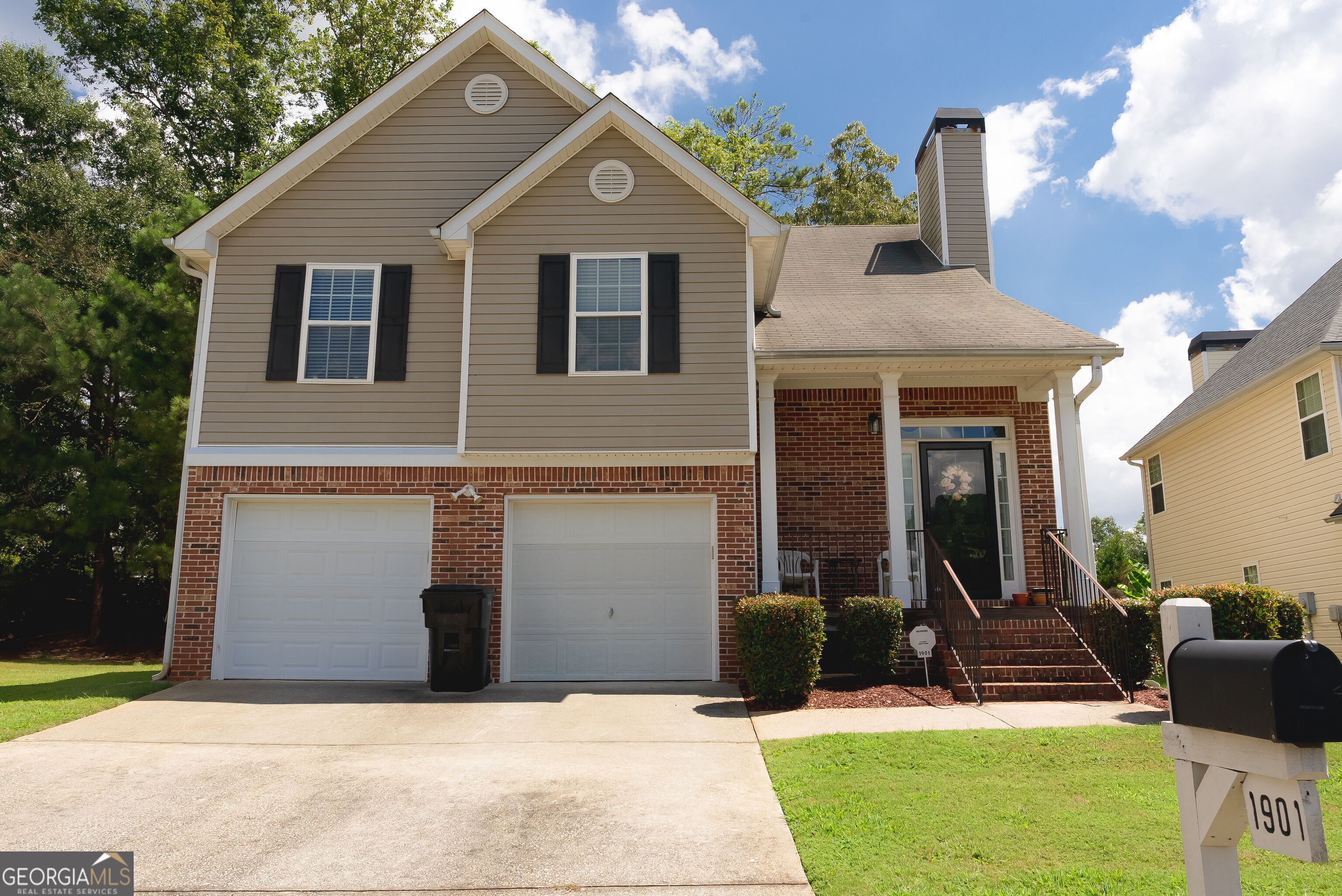 1901 Oakbluff Drive Property Photo 1