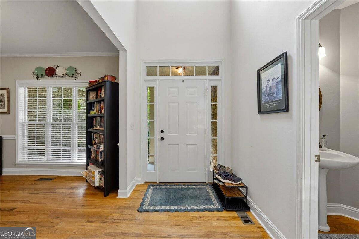 920 Huntcliffe Drive Property Photo 2