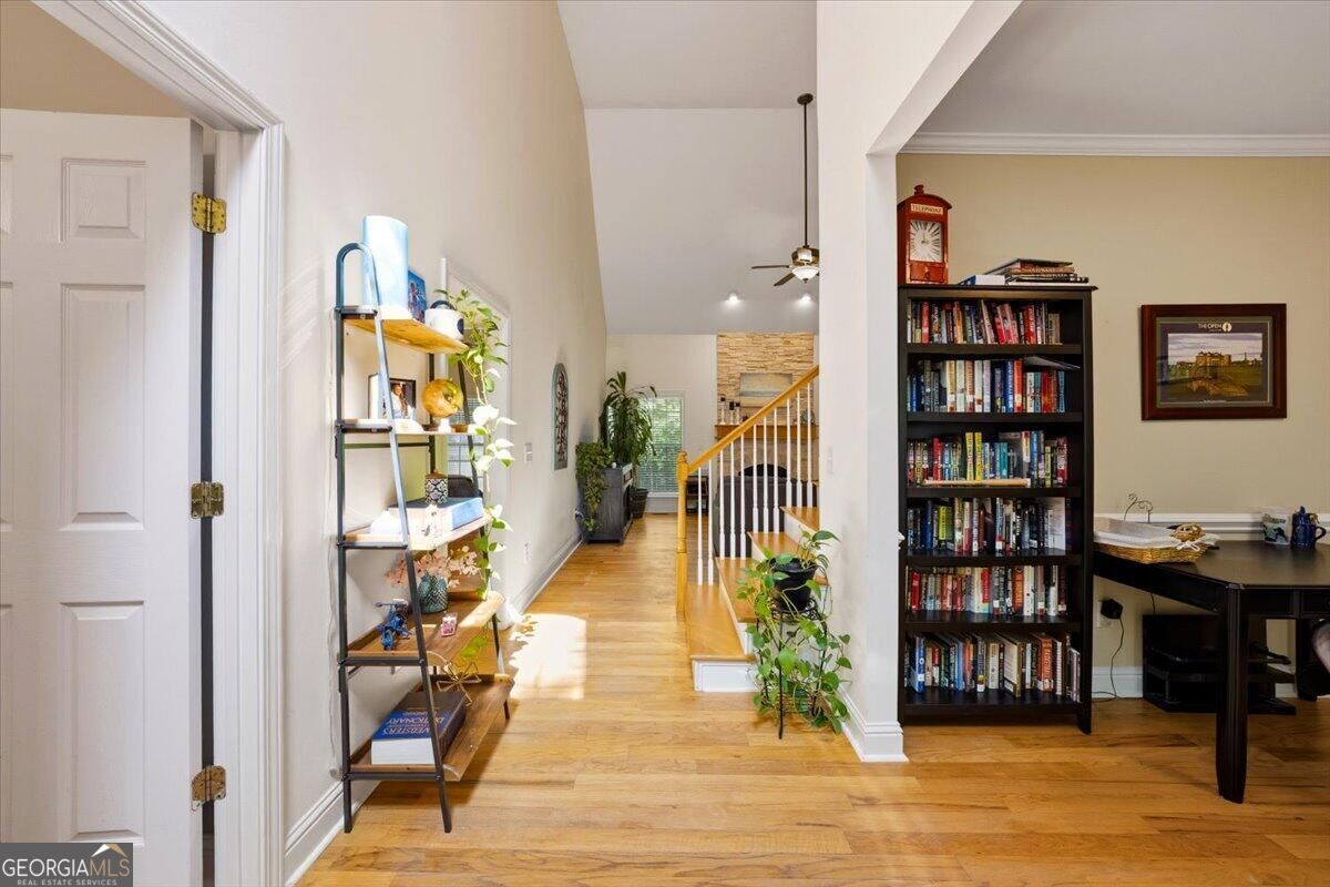 920 Huntcliffe Drive Property Photo 3