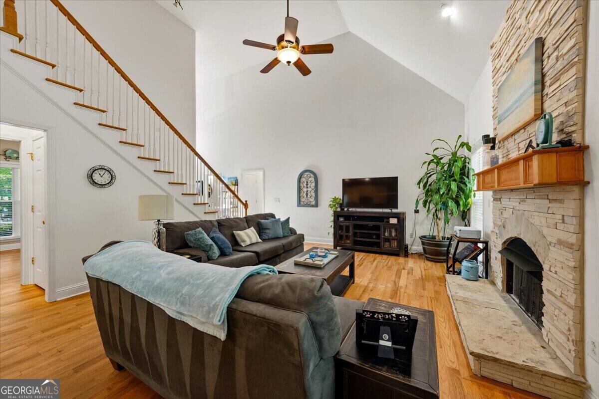 920 Huntcliffe Drive Property Photo 6