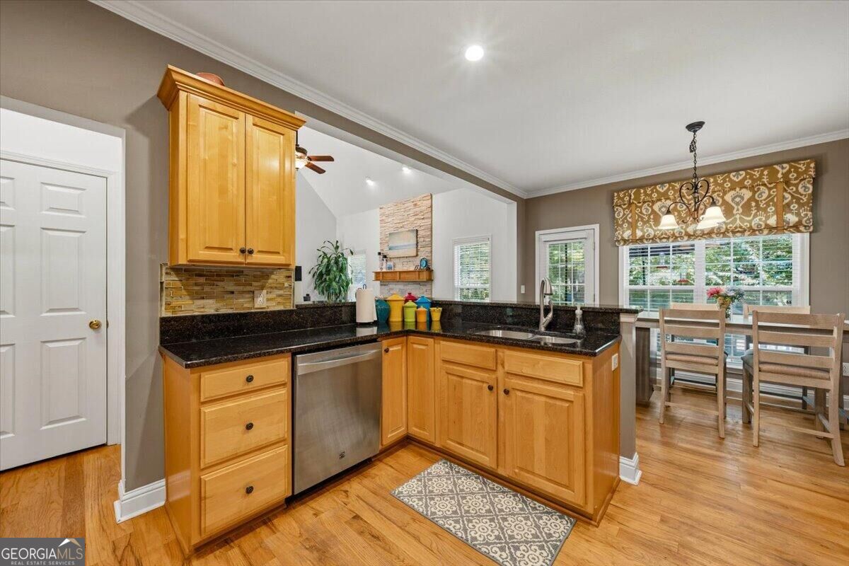 920 Huntcliffe Drive Property Photo 12