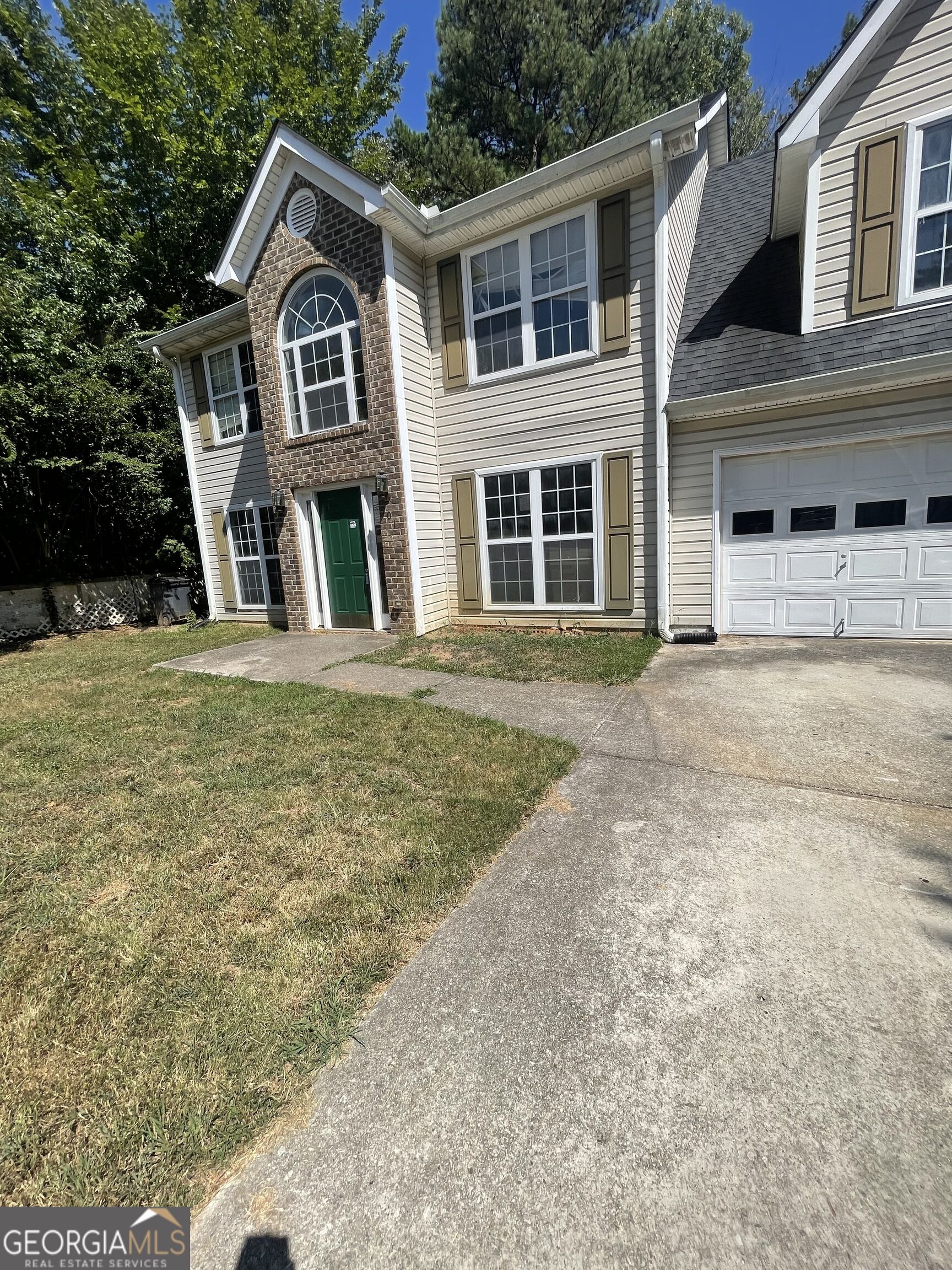 701 Simon Park Circle Property Photo 2