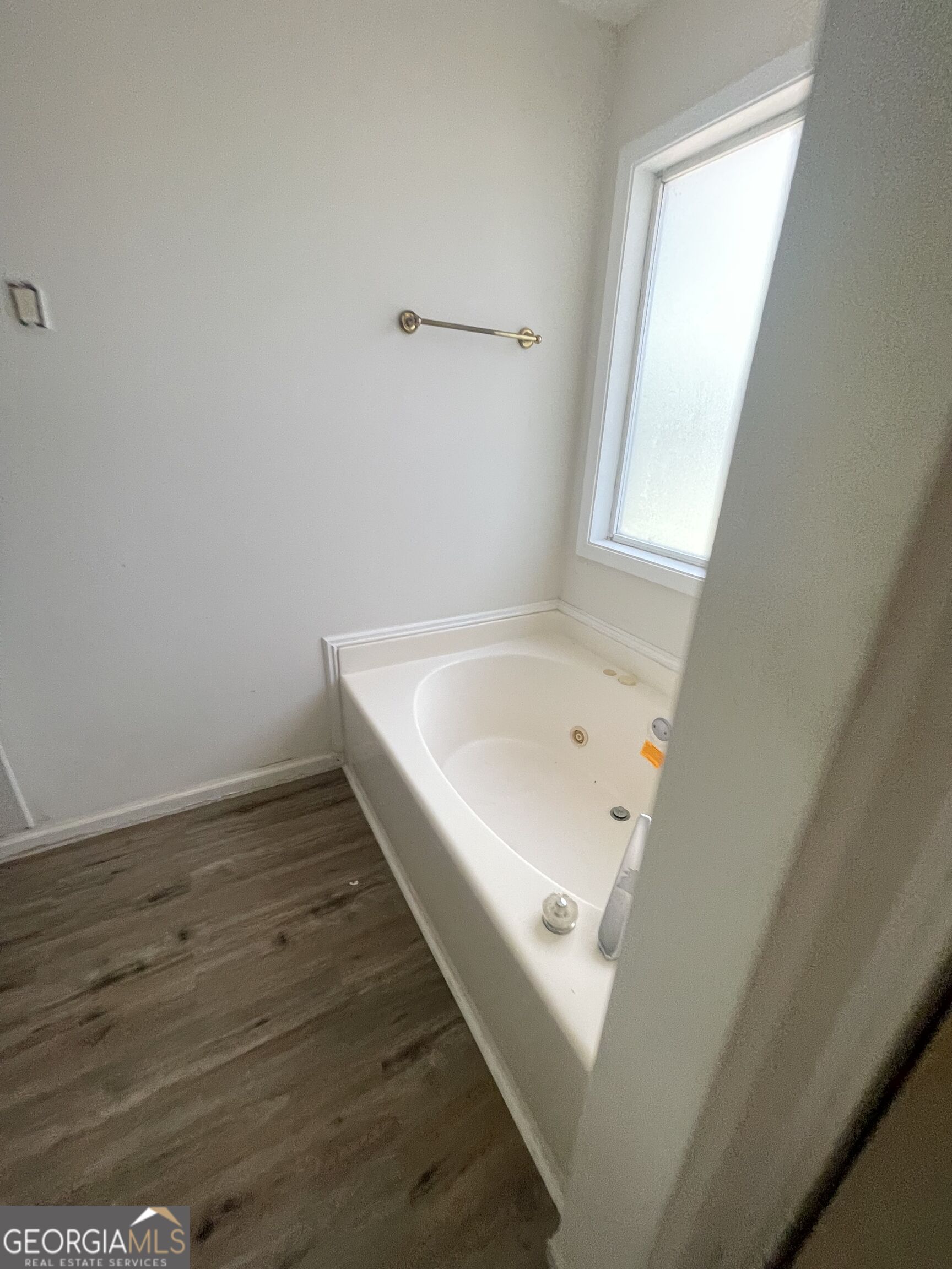 701 Simon Park Circle Property Photo 5