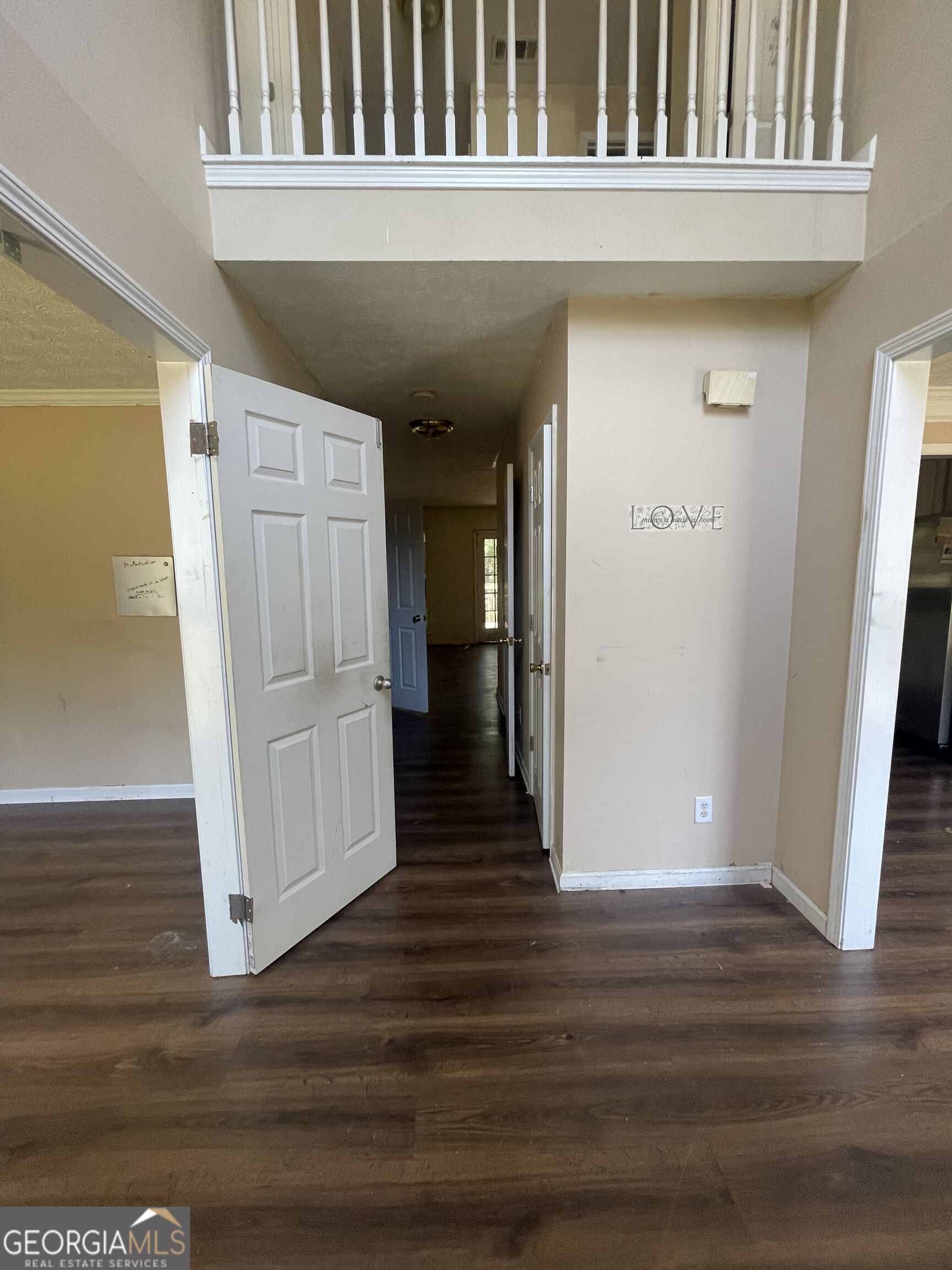 701 Simon Park Circle Property Photo 6