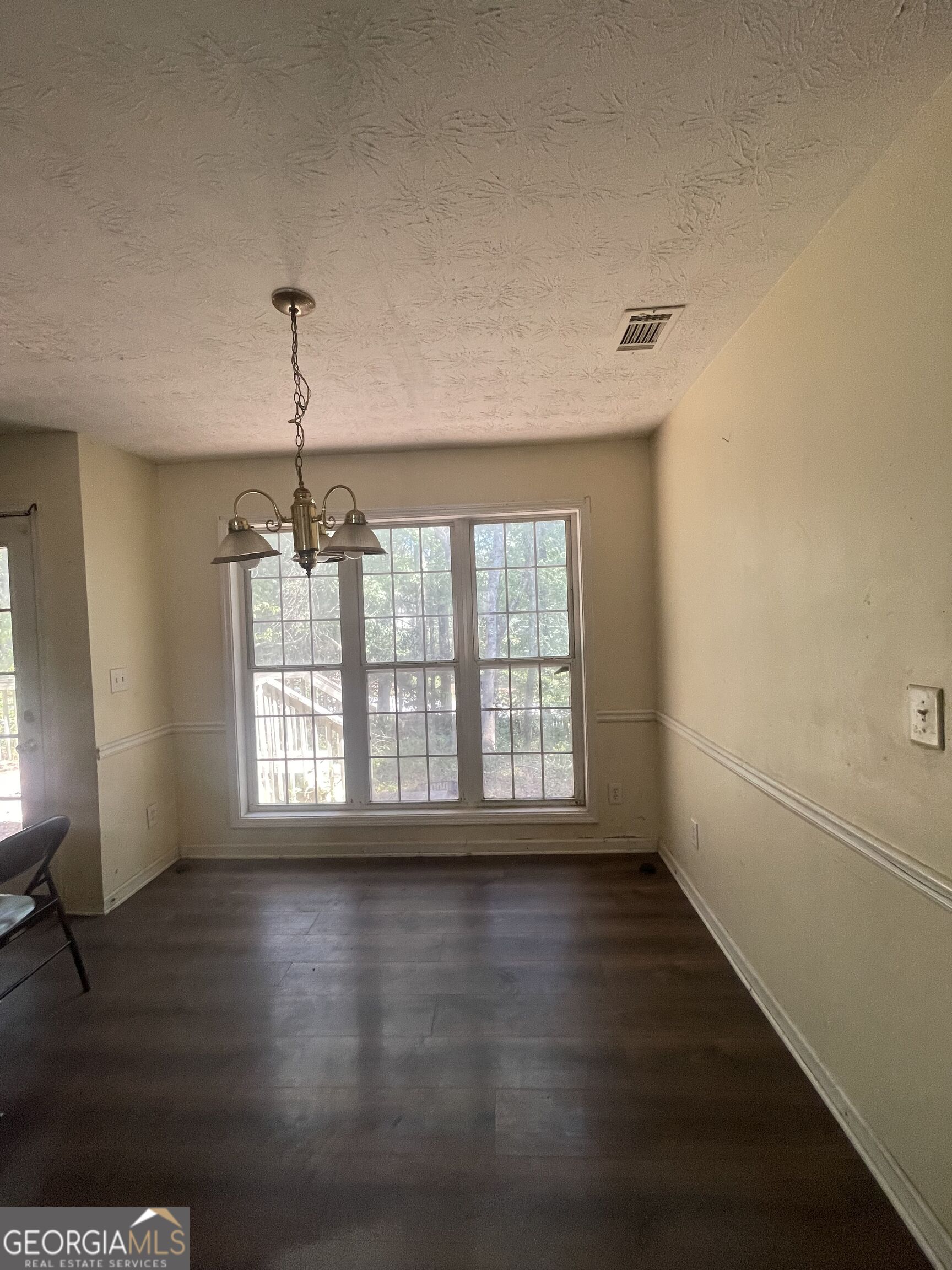 701 Simon Park Circle Property Photo 9