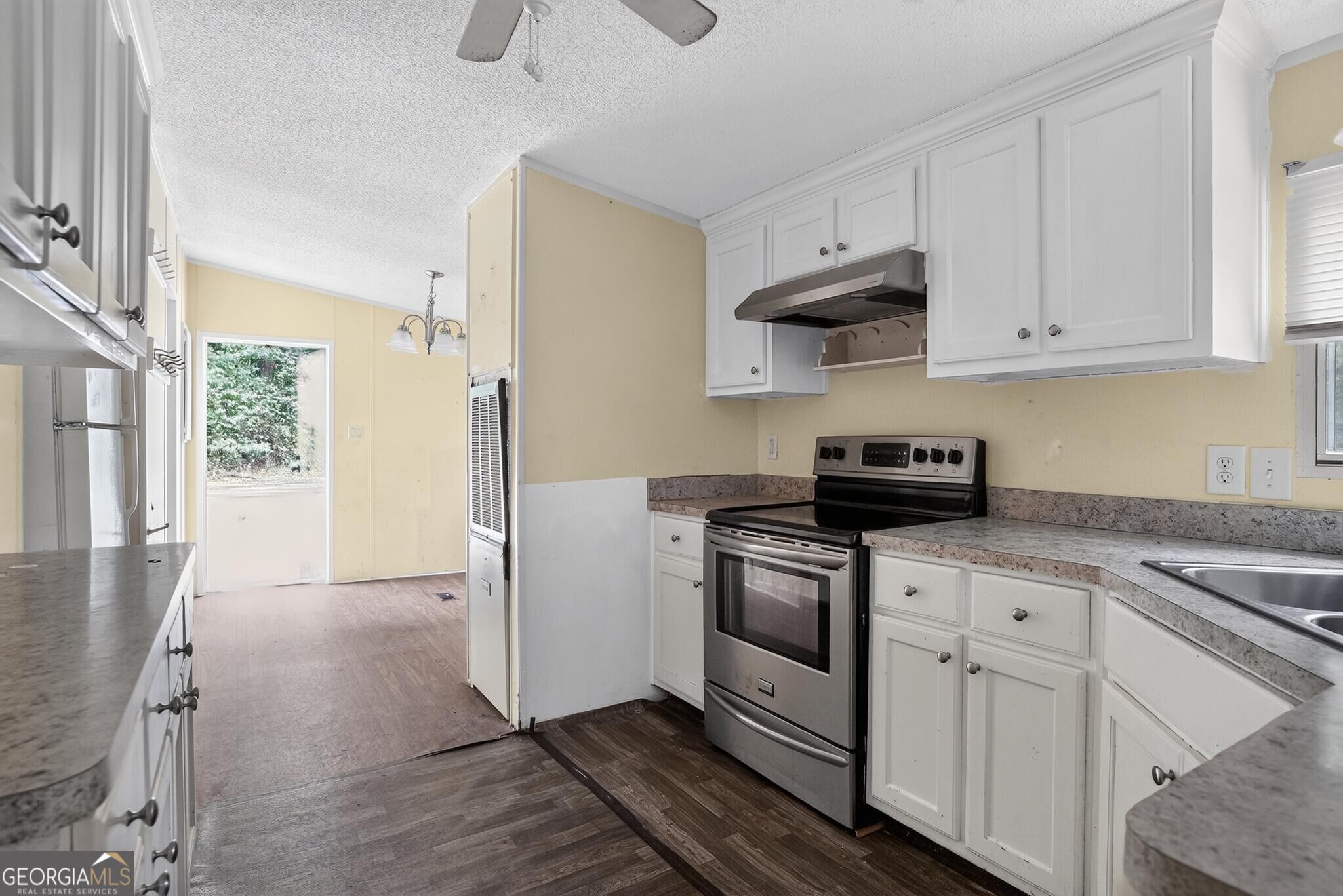 150 Country Creek Road Property Photo 10