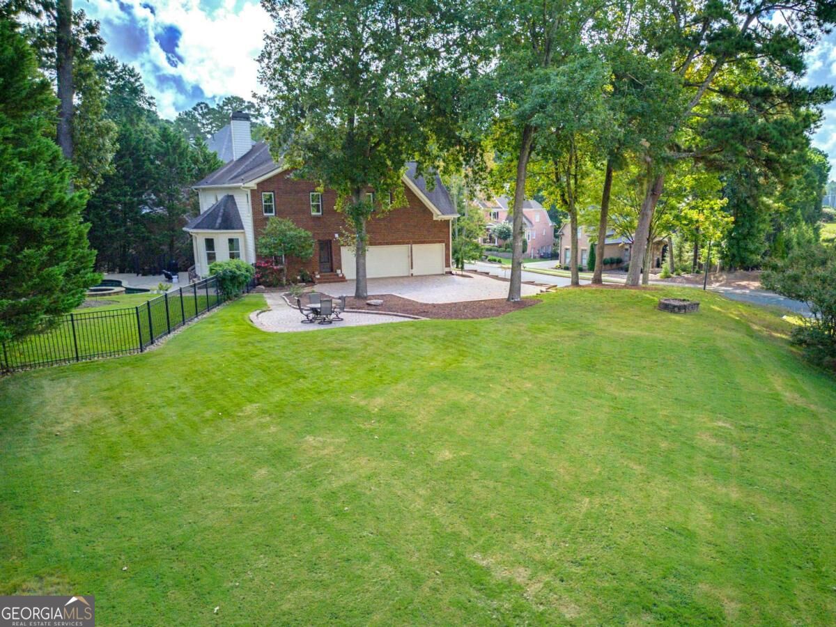 565 Greenview Terrace Property Photo 11