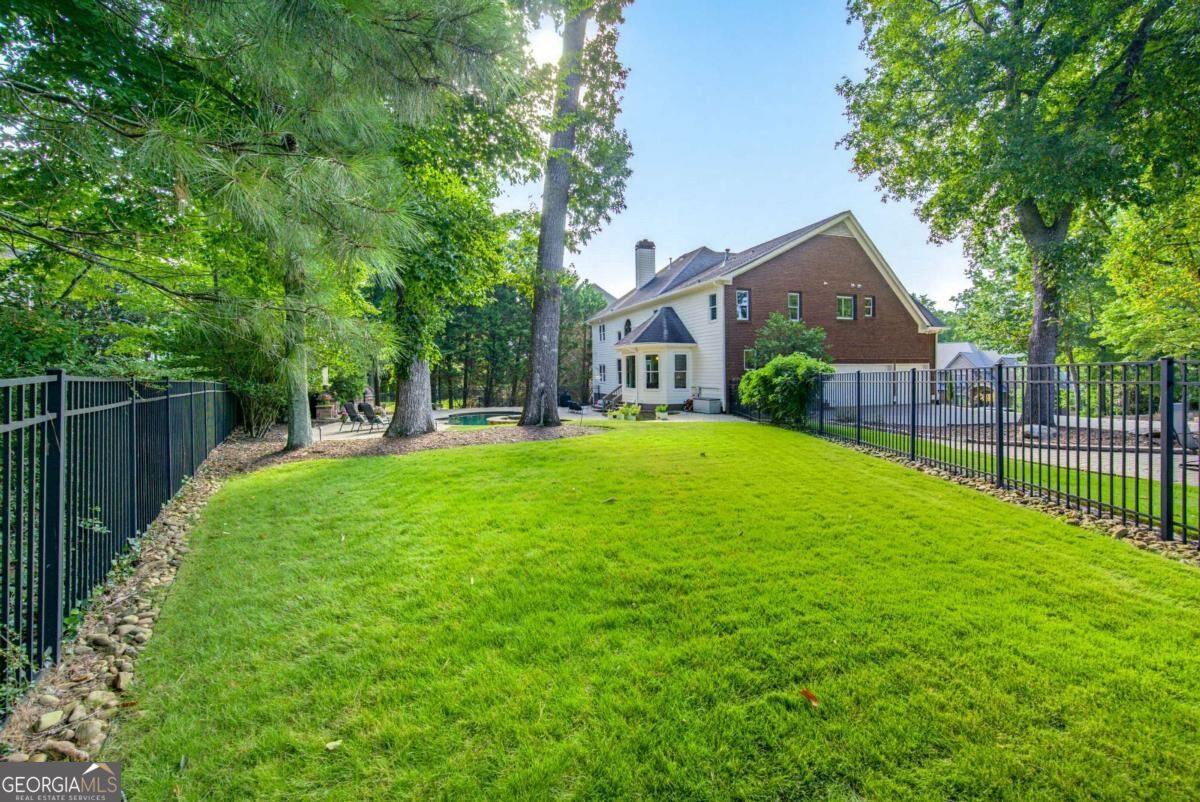 565 Greenview Terrace Property Photo 12
