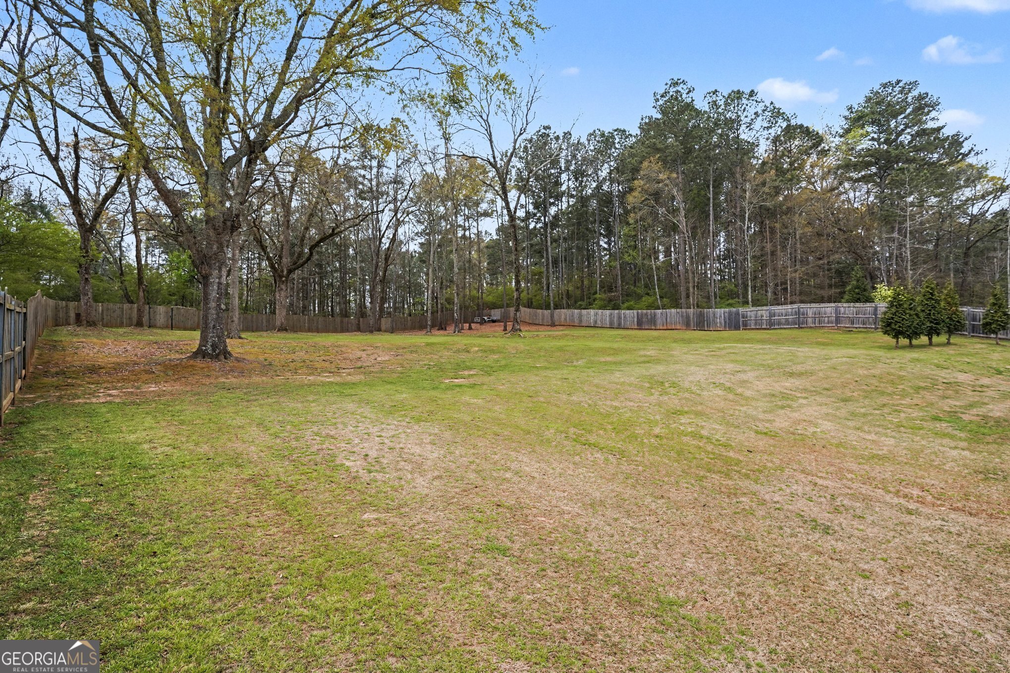 1024 Yorkshire Drive Property Photo 3
