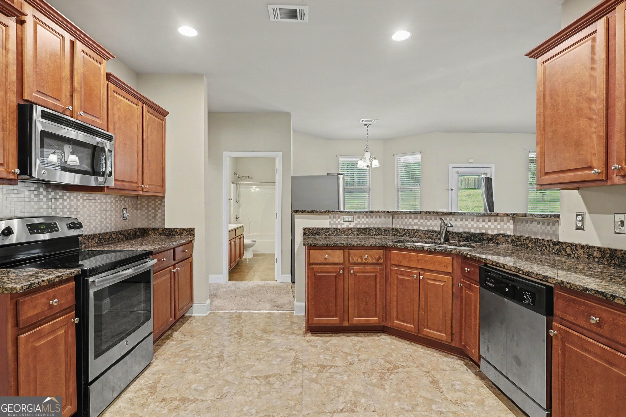 1024 Yorkshire Drive Property Photo 11