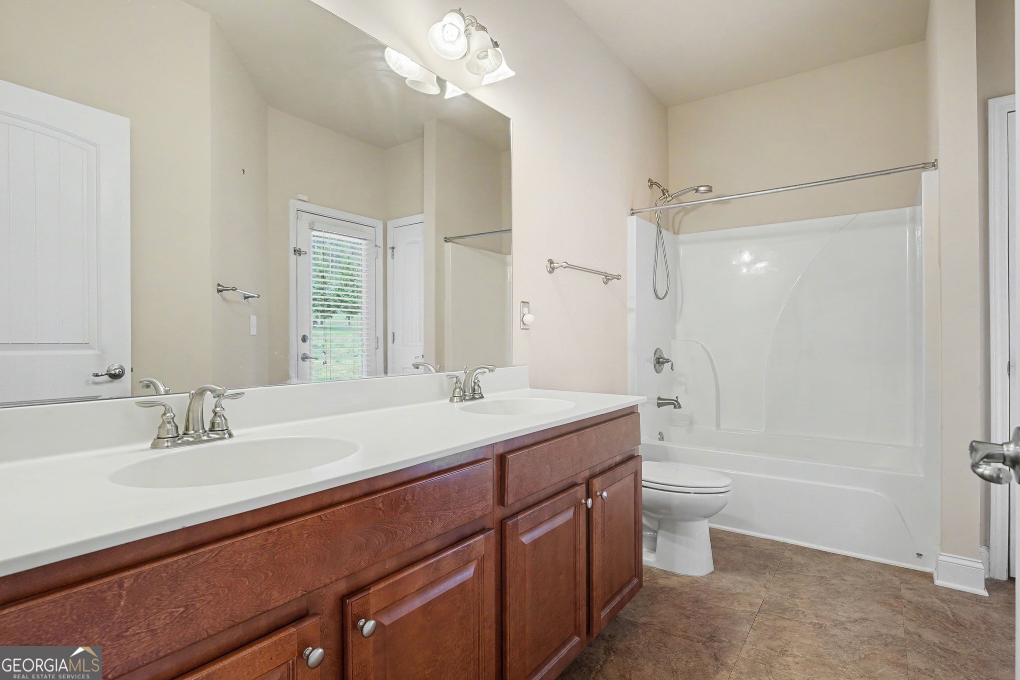 1024 Yorkshire Drive Property Photo 24