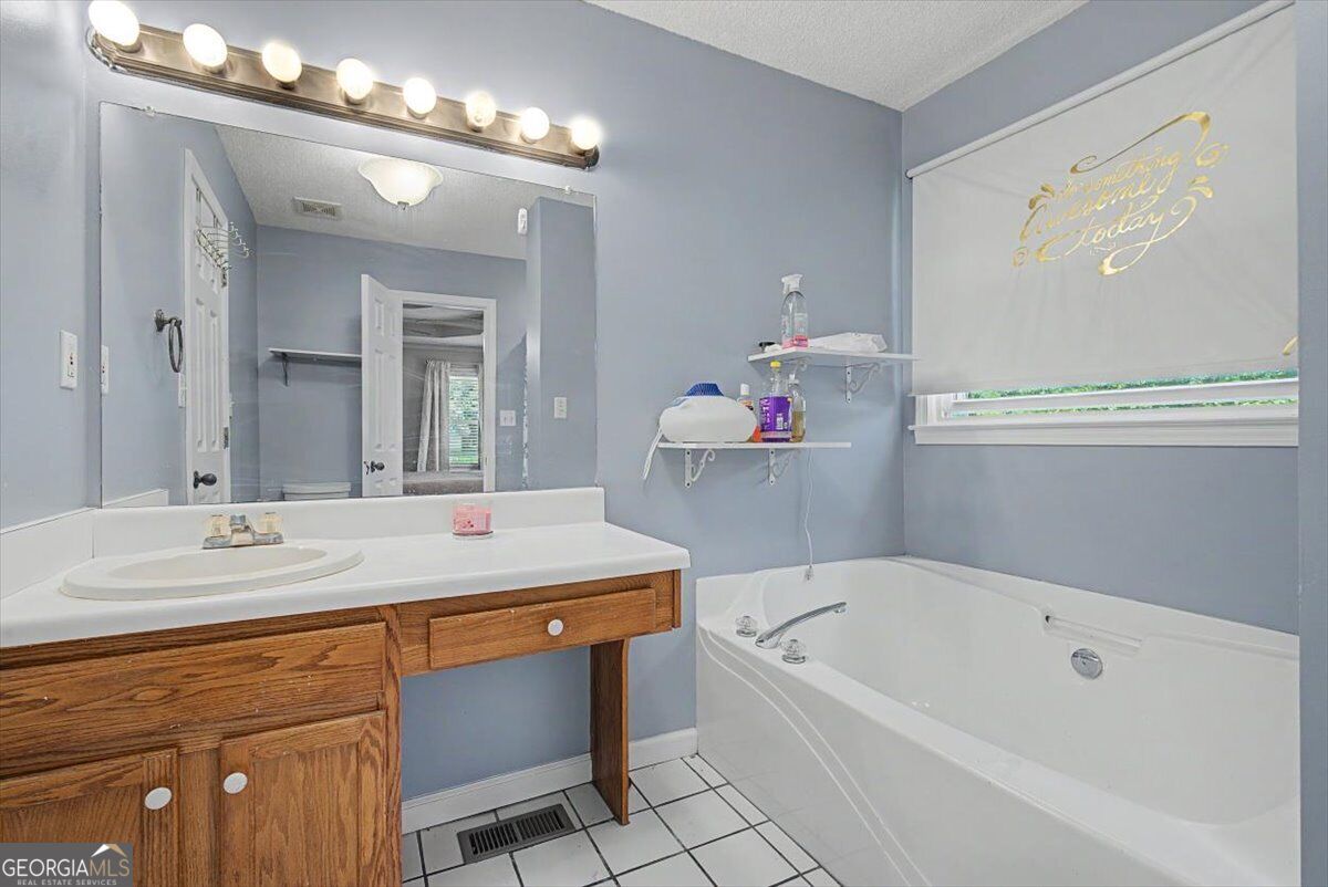 65 Windmill Drive Se Property Photo 16