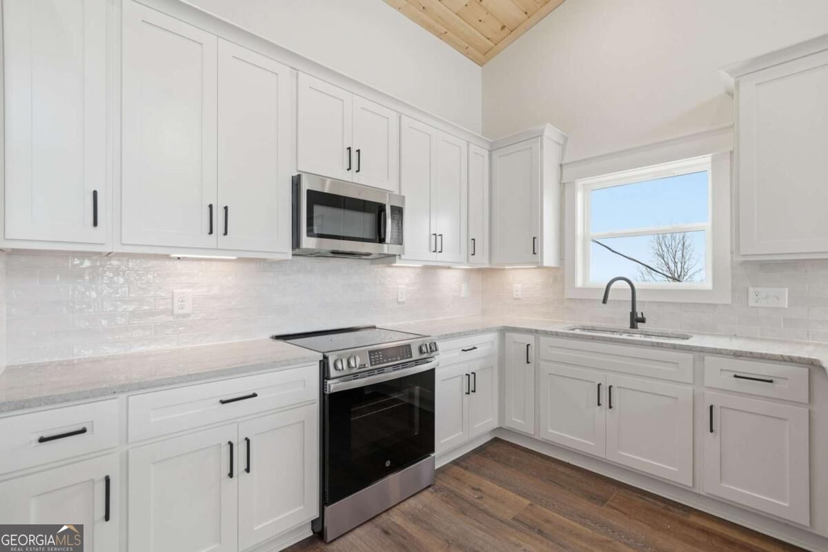 185 Stirratt Road Property Photo 8