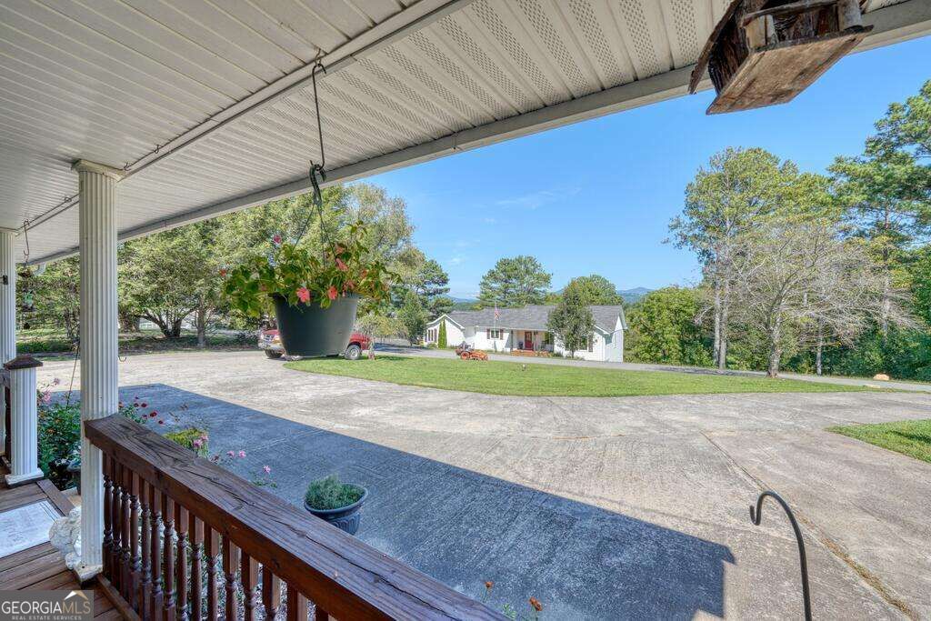 161&177 Butterfly Lane Property Photo 5