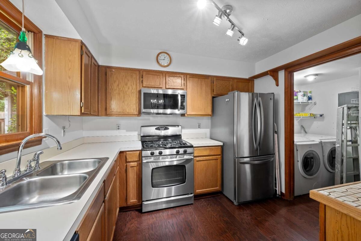 568 Stratford Green Property Photo 4