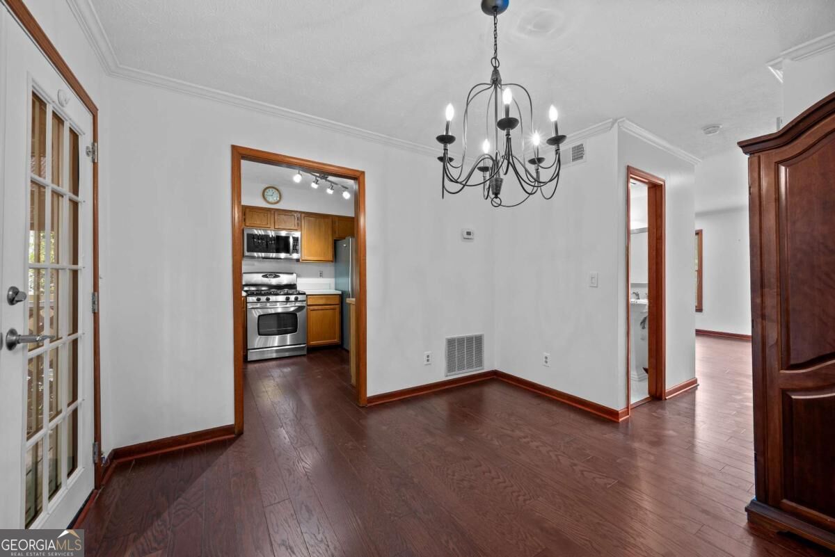 568 Stratford Green Property Photo 7