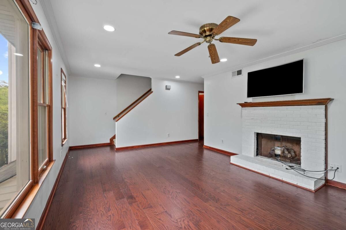 568 Stratford Green Property Photo 9
