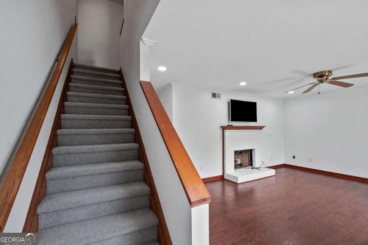 568 Stratford Green Property Photo 11