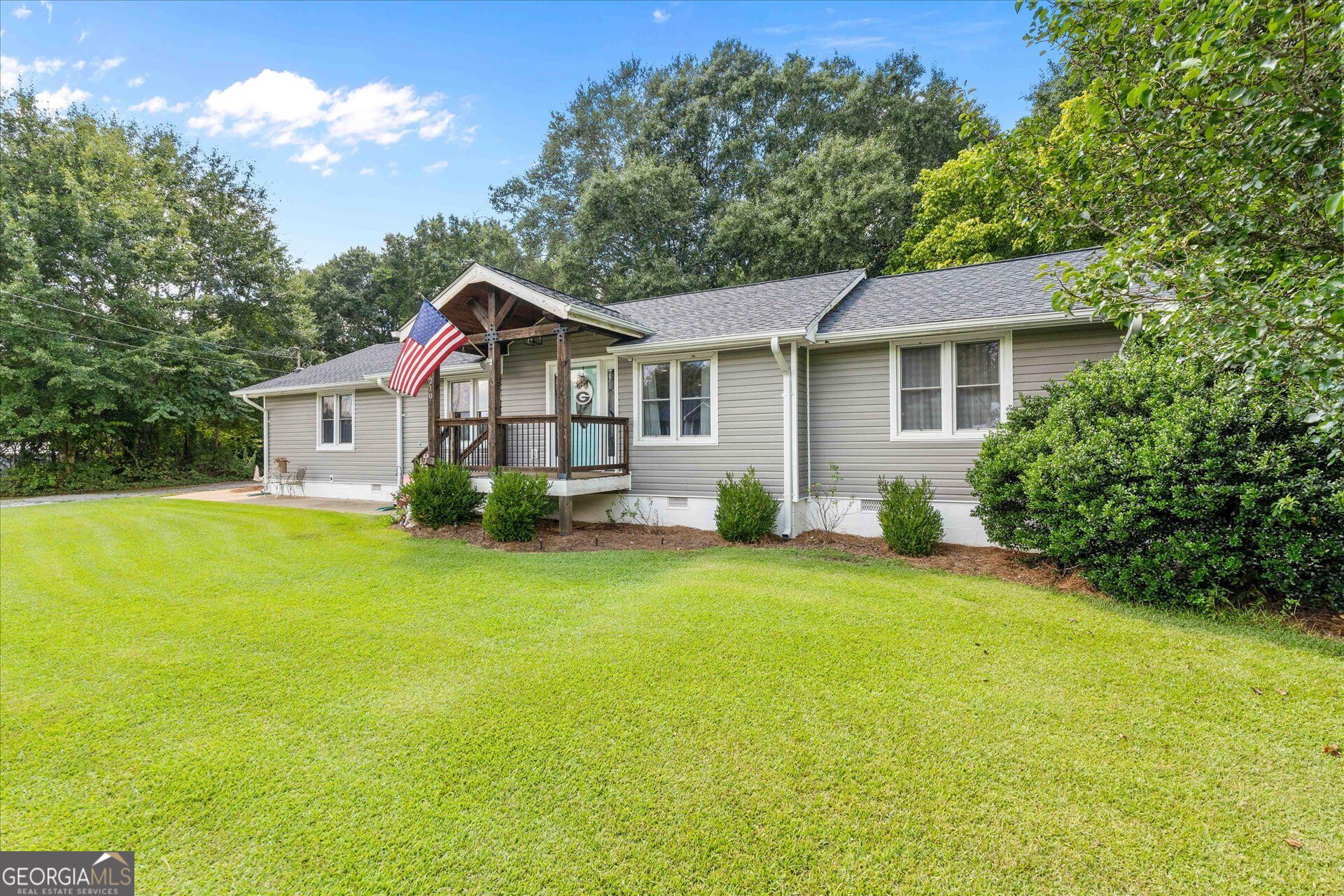210 Poplar Street Property Photo 4